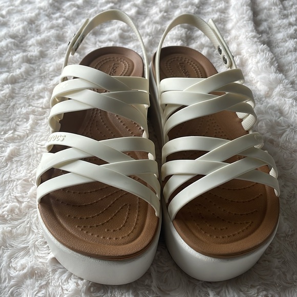🛍️Crocs Women's Cream Sandals🛍️ size 7 - Picture 2 of 7